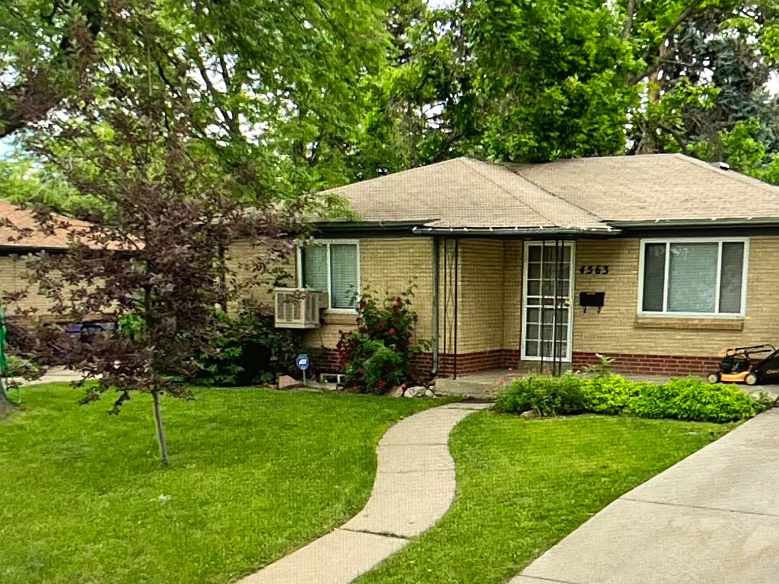 4 bed, 2000 sqft, $2,900 — Photo 1