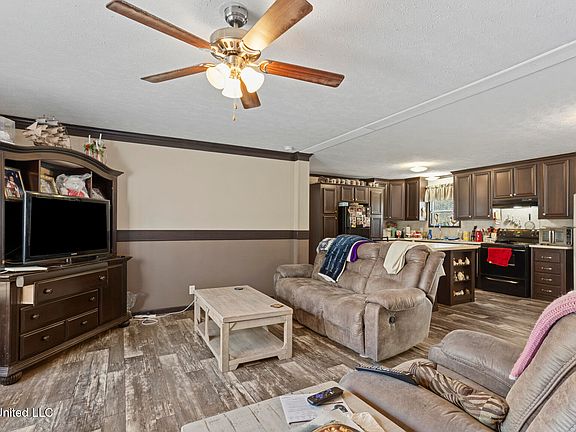 2nd image of 121 Fox Run Dr