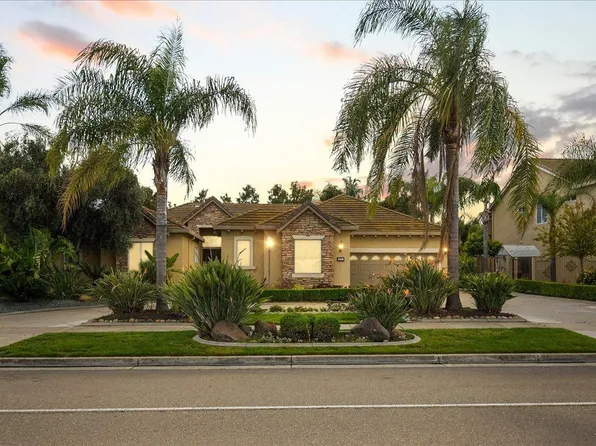 562 W Santos Ave, Ripon, CA 95366