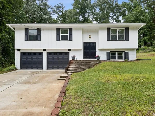 1042 Mountain Woods Ct, Stone Mountain, GA 30087