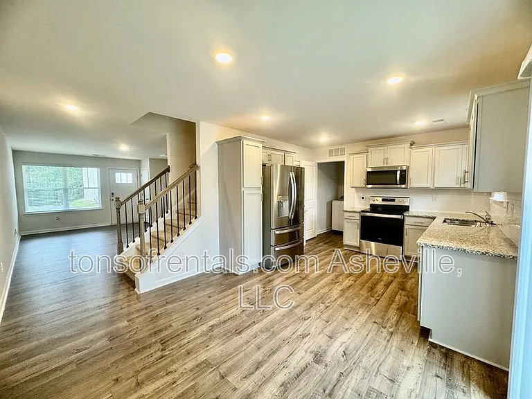 6 Chambers Garden Dr — Photo 4