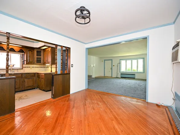 1726 East 52nd Street image 4 of 31