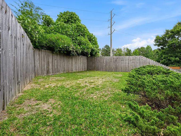 3320 Pebble Ridge Ln — Photo 18