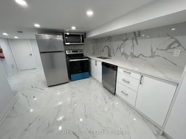 477 Ossington Ave, Toronto, ON M6G 3T3