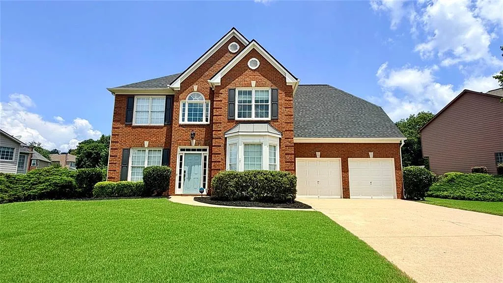 4 bed, 2.5 bath, 2600 sqft, $3,400 — Photo 1