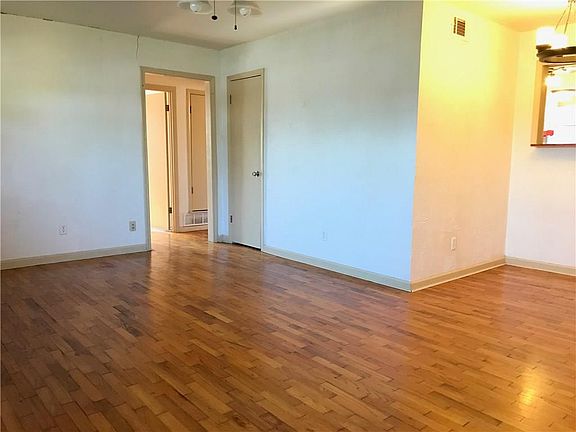 3rd image of 1506 E Pioneer Dr