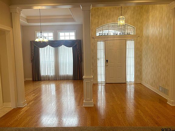 2nd image of 704 Shiloh Ridge St