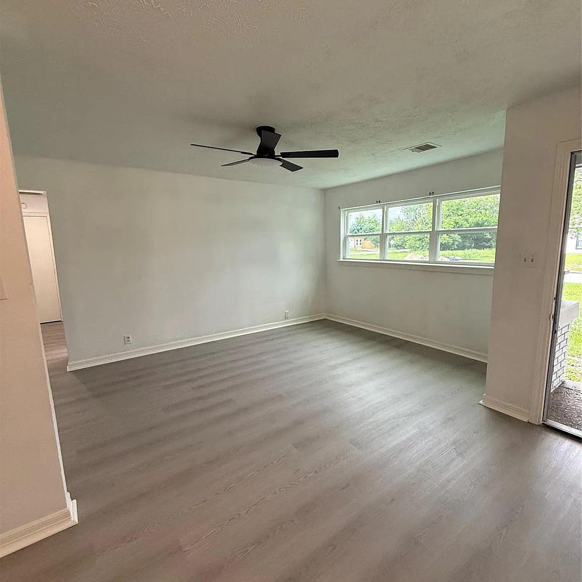 4 bed, 2.0 bath, 1500 sqft, $2,200 — Photo 3