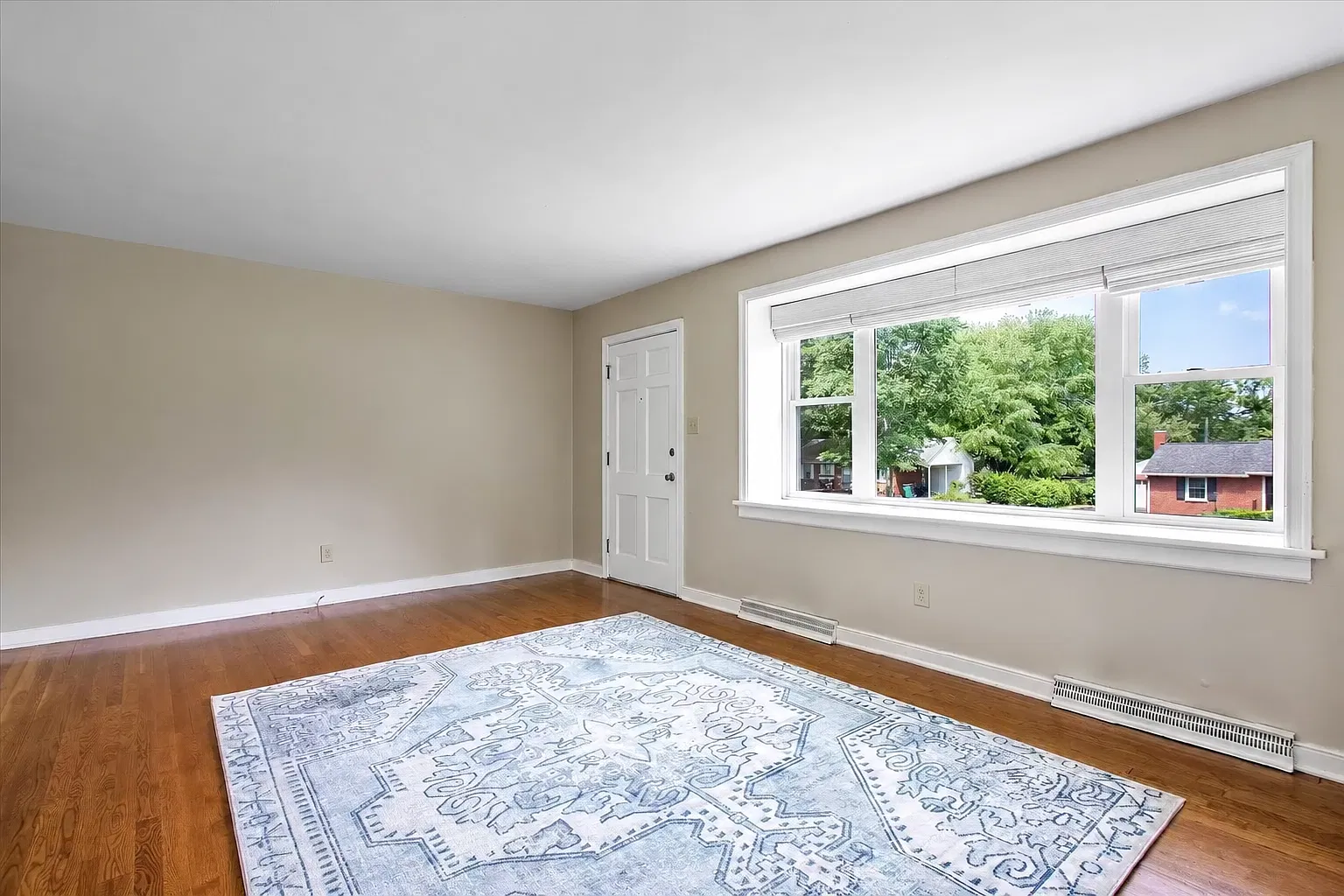 3 bed, 1300 sqft, $2,495 — Photo 2