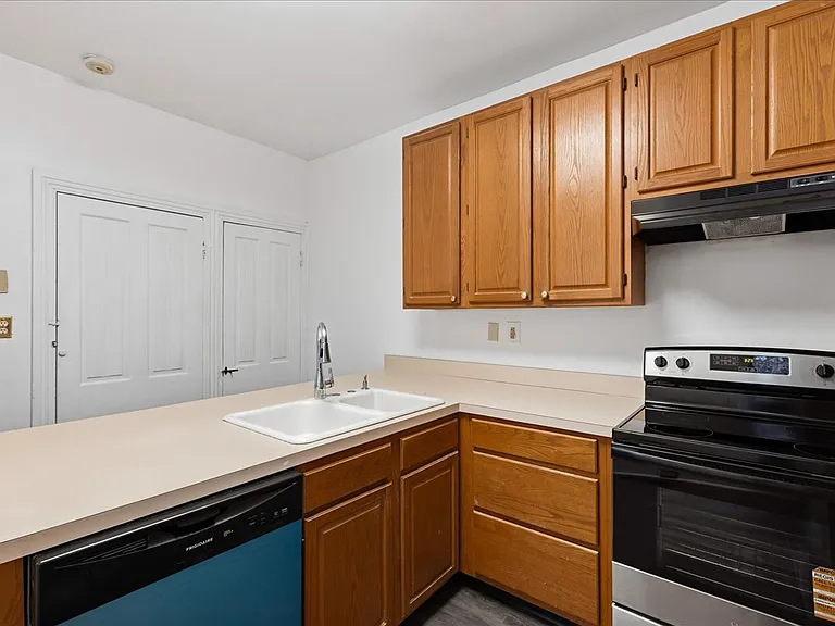 103 W Union St — Photo 15