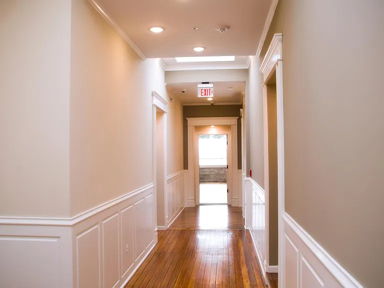 114 E University St — Photo 11