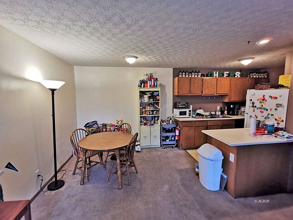 4th image of 247 W Union St #204
