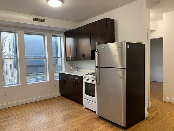 2nd image of 301 Quincy Ave Unit 7