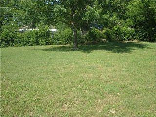 3rd image of 1009 Woodcrest Dr