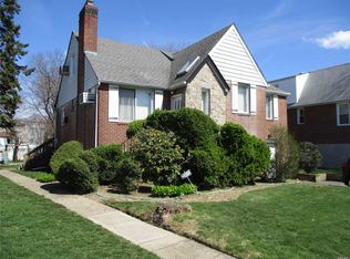 21 Acorn Rd, East Rockaway, NY 11518