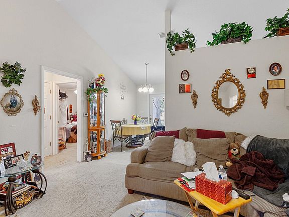 4th image of 100 Roosevelt Dr