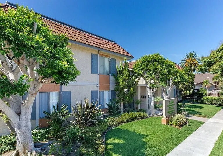 Lido Apartments - 241 Avocado St — Photo 1