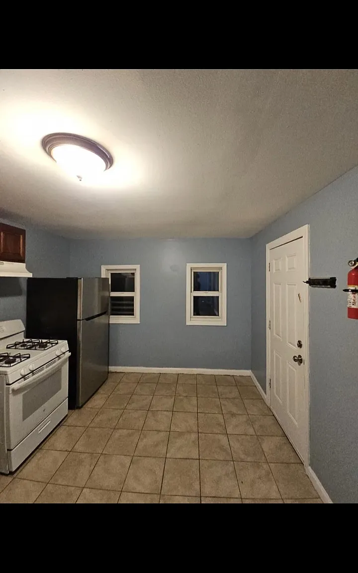 3 bed, $1,950 — Photo 3