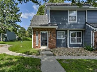 251 NE Bayview Dr, Lees Summit, MO 64064