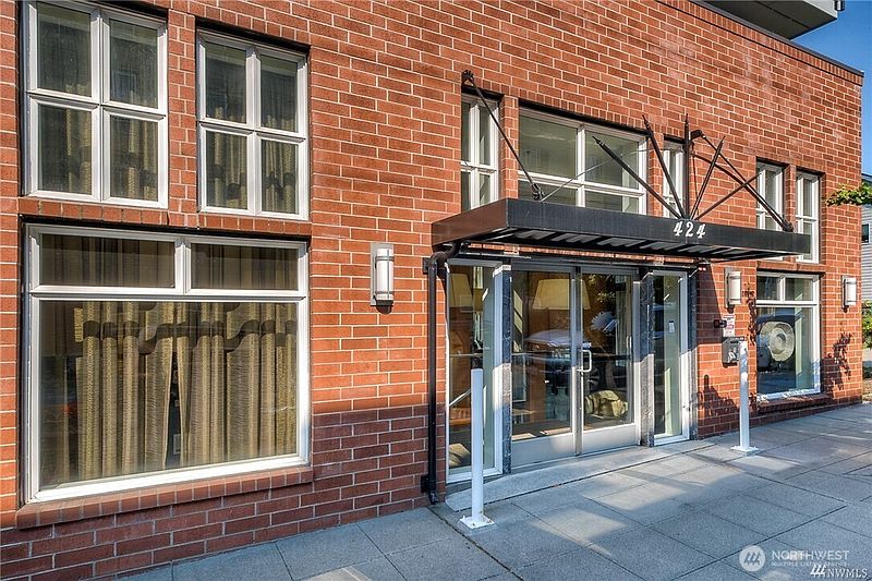 4th image of 424 N 85th Street #406