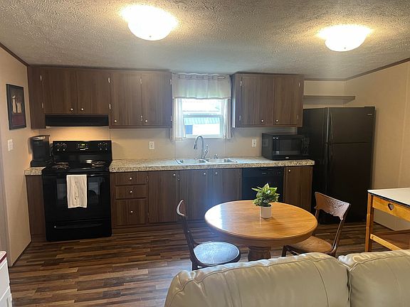 4th image of 175 Earl St