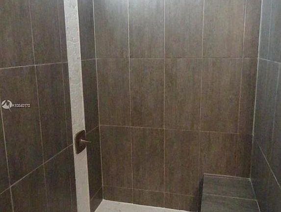 4th image of 580 NE 171st St #0