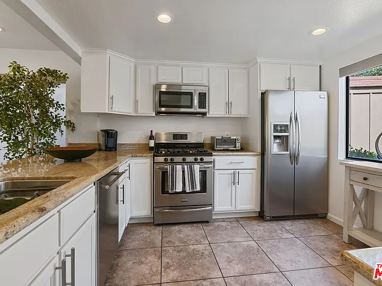 5720 Owensmouth Ave #142 — Photo 5