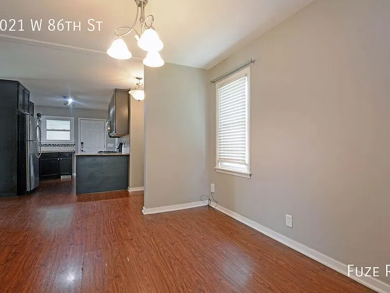 1021 W 86th St — Photo 7