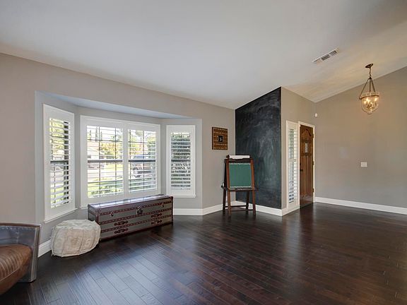 3rd image of 1205 Sommerset Ct