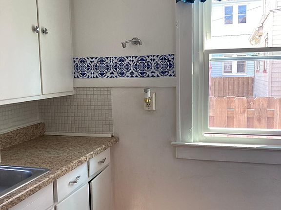 5th image of 2125 Wyandotte Ave