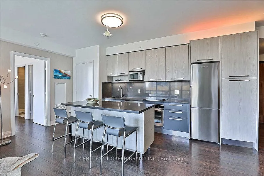 36 Park Lawn Rd #303