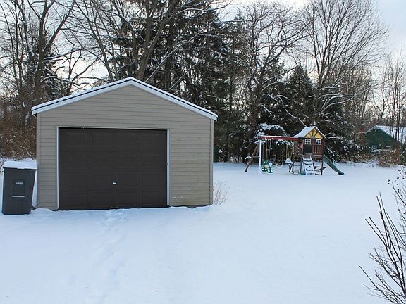 4th image of 177 Wolf Ave