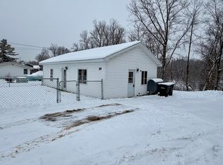 24 Moore St, Champlain, NY 12919