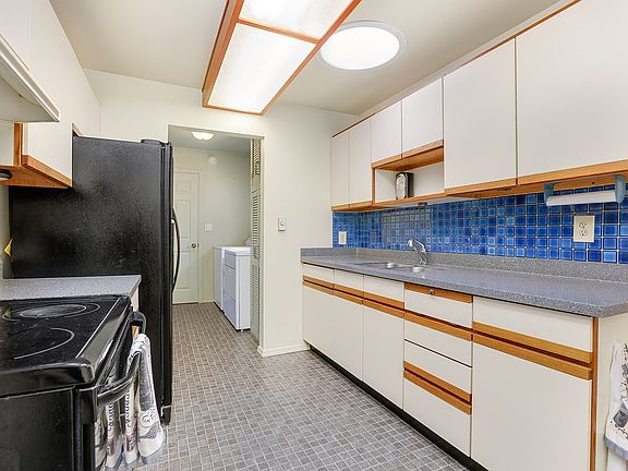 4th image of 1572 NE 170th St