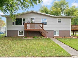 1800 Highland Rd, Ely, IA 52227
