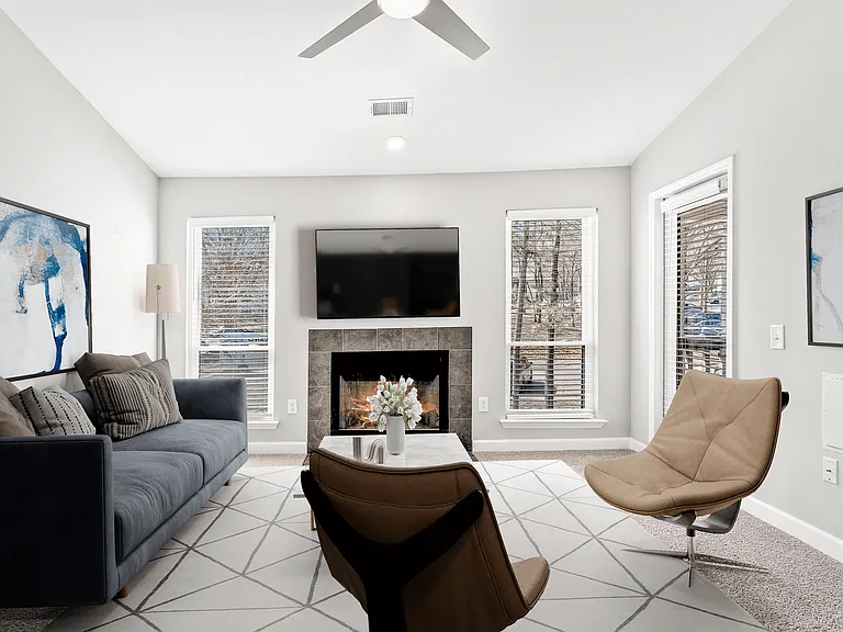 Paces Pointe Apartment Homes — Photo 11