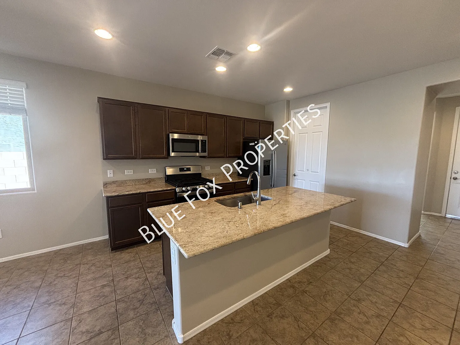 10140 S Rolling Water Drive — Photo 3