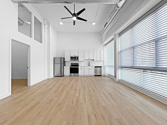 2nd image of 837 N Milwaukee Ave #103