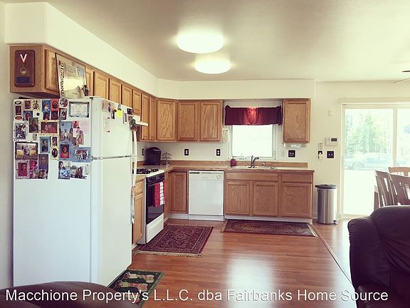 4th image of 2604 Cowles St