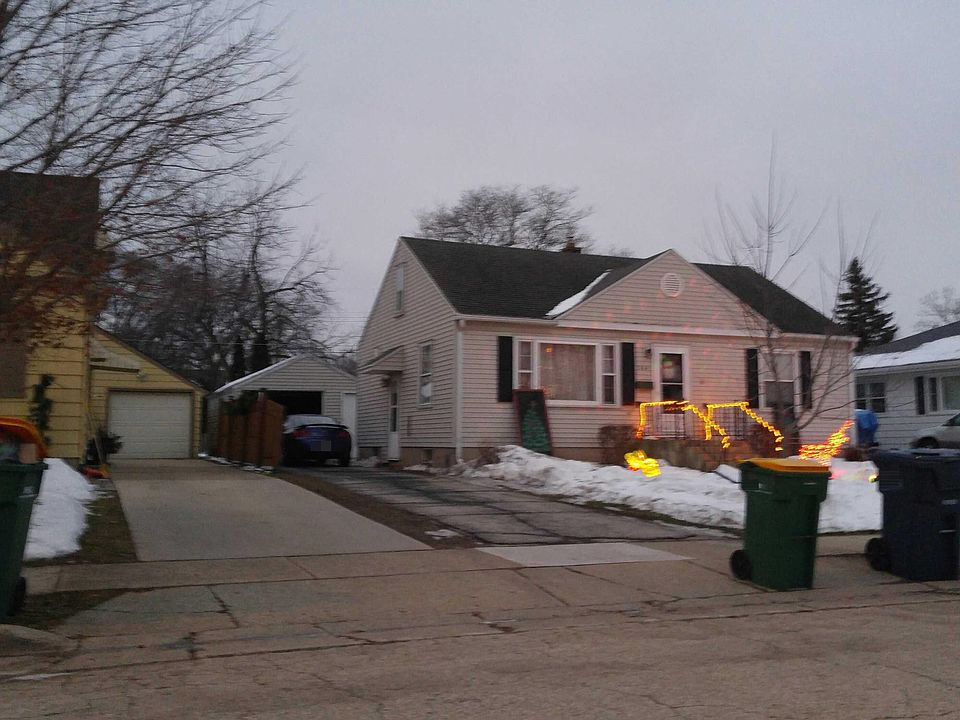 2nd image of 364 E 12th St