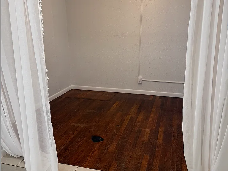 203 Vassar Dr SE #B — Photo 9