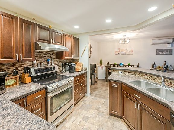 4th image of 337 McKinney Rd #216