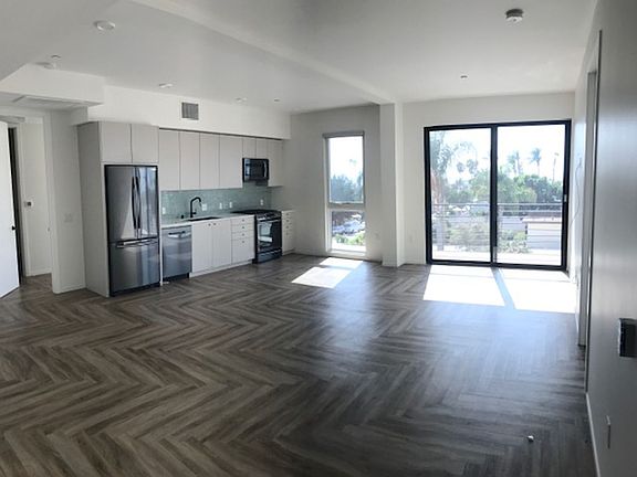 2nd image of 470 Nautilus St #206
