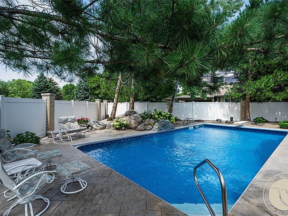 3rd image of 1740 Forest Park Dr