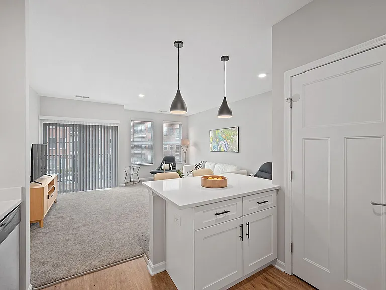 Monmouth Row Apartments — Photo 9