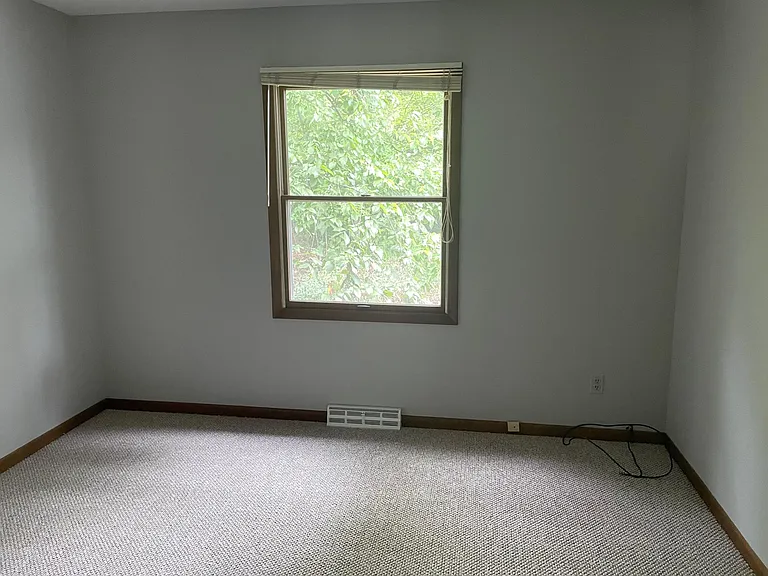 2510 Woodcliff Ave SE — Photo 8