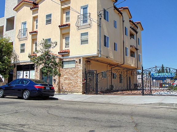 5th image of 14537 Archwood St #310