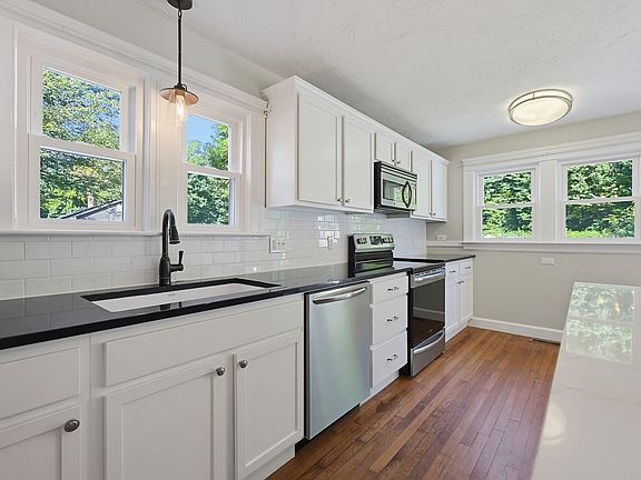 5th image of 191 Whitins Rd