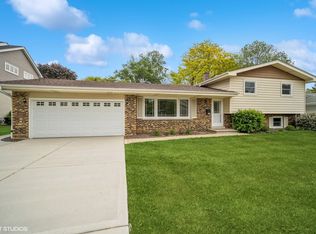 521 N Greenwood Dr, Palatine, IL 60074