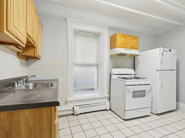 162 Fairview Avenue image 8 of 24